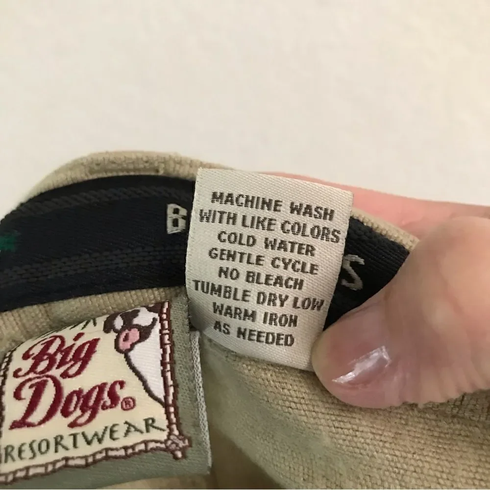 Vintage Big Dogs Resortwear tan cargo shorts  40‎
